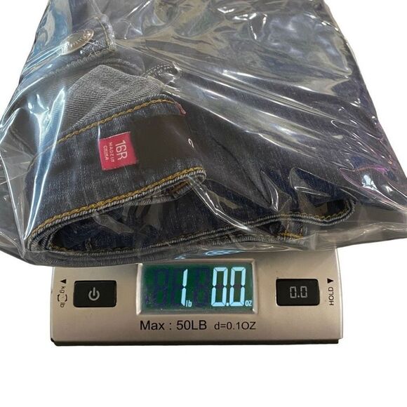 Torrid size 16R Jeans straight leg medium wash slight pulling - Picture 9 of 9